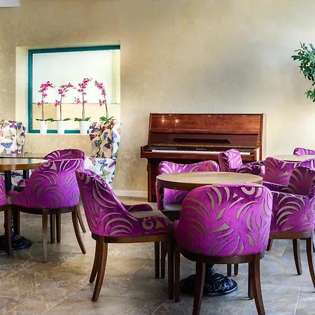 מלון Marina Grand