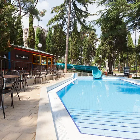 מלון Marina Grand 4*