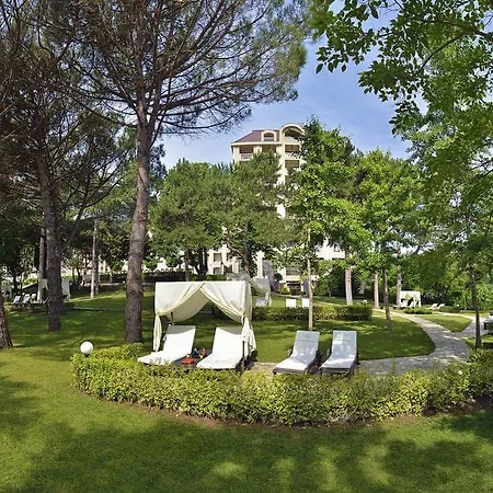 Marina Grand Готель