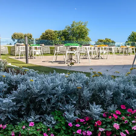 מלון Marina Grand