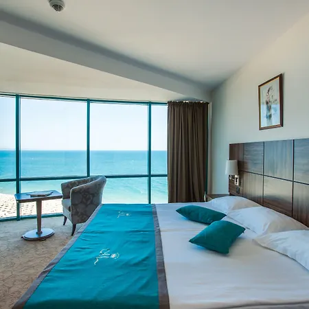 מלון Marina Grand