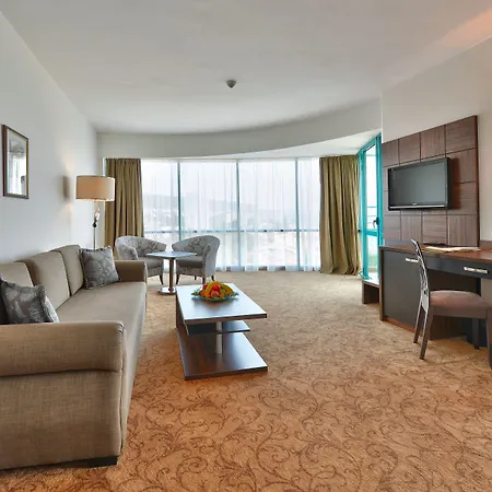 מלון Marina Grand 4*